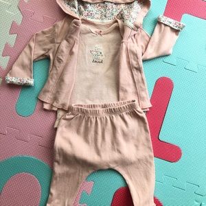 3/$25 🌟🌟Carter’s baby girl set